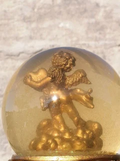 Vtg ❤️ is Blind Snow Globe, Resin - unusual.