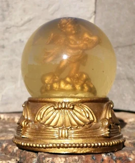 Vtg ❤️ is Blind Snow Globe, Resin - unusual.