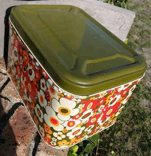 Vtg 70s Floral  Bread Box