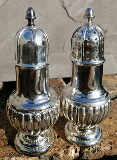 Vtg Salt and Pepper Shakers