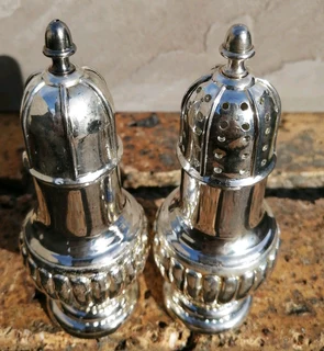 Vtg Salt and Pepper Shakers