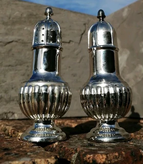 Vtg Salt and Pepper Shakers