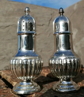 Vtg Salt and Pepper Shakers