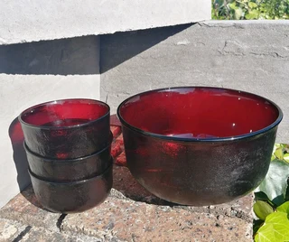 Vtg Arcoroc Sierra Salad Bowl &#43; 3 small bowls Ruby Granite