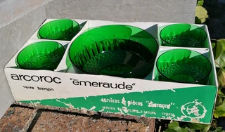 Vtg Arcoroc Emerald Glass complete Set 9pc with extra bowls 1Large 1sml