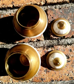 Pair of Vtg Brass and MOPearl Sml Jars with Lids Trinket