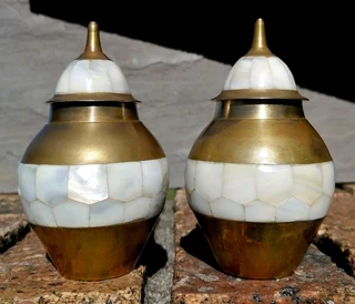 Pair of Vtg Brass and MOPearl Sml Jars with Lids Trinket
