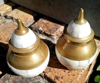 Pair of Vtg Brass and MOPearl Sml Jars with Lids Trinket