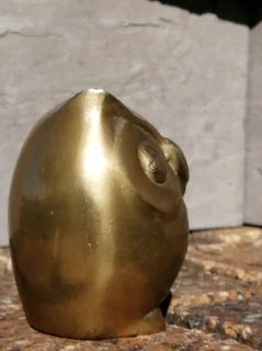 Minimalist design Brass Owl - vtg MCM desk decor