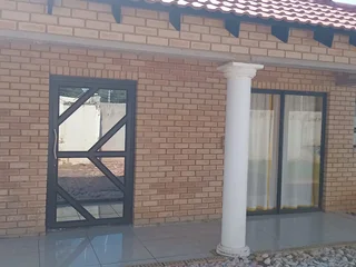 Apartfor rental R5500.00 Noordwyk