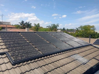 Swimming pool heating pannels