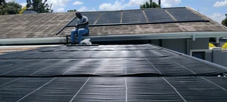 Swimming pool heating pannels