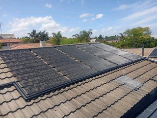 Swimming pool heating pannels