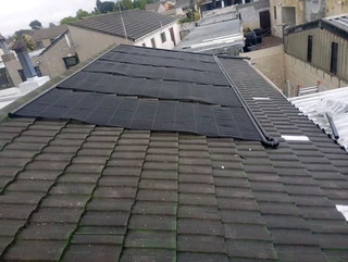 Swimming pool heating pannels