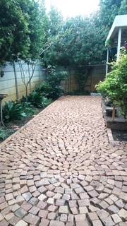 Half brick wheat stone paving