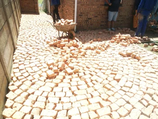 Circle Pattern Of Half Brick Paving