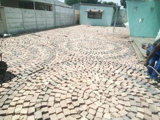 CIRCLE PATTERN OF HALF BRICK PAVING