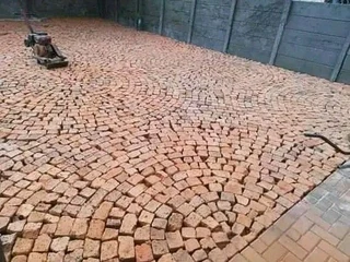 Half Brick Paving with sircle pattern well looked after