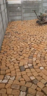 Half Brick Paving with sircle pattern well looked after