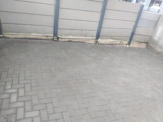 Grey paving and Slabs paving