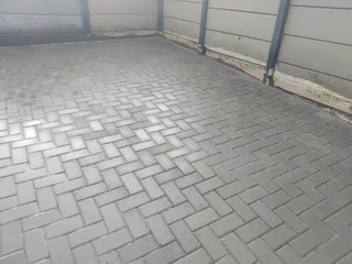 Grey paving and Slabs paving