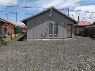 2 bedroom, lounge,Barth room and kitchen. Enough space outside