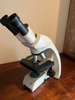 Leica DM500 microscope