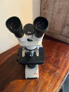 Leica DM500 microscope