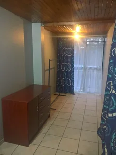 Accommodation To Rent - Hatfield (professionals, interns, students)