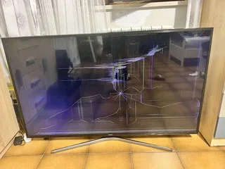 Free 48 inch Samsung TV with cracked screen for spares or repairs