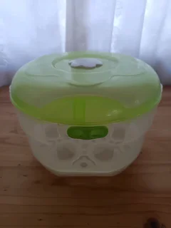 Baby bottle sterilizer &#43; powder dispenser
