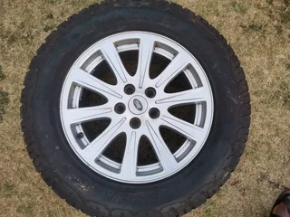 Land Rover Mag and tyre