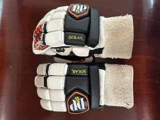 Cricket batting gloves for junior