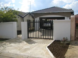 A 3 Bedroom House in Naturena ext 26