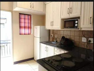 Upmarket Bachelor Flat to Rent in Secure Upmarket Bains Game Lodge