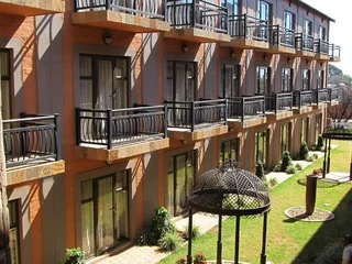 Upmarket Bachelor Flat to Rent in Secure Upmarket Bains Game Lodge