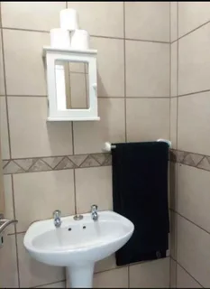 Upmarket Bachelor Flat to Rent in Secure Upmarket Bains Game Lodge