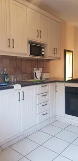 Upmarket Bachelor Flat to Rent in Secure Upmarket Bains Game Lodge