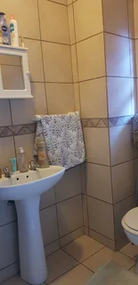 Upmarket Bachelor Flat to Rent in Secure Upmarket Bains Game Lodge