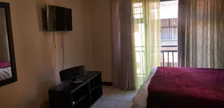 Upmarket Bachelor Flat to Rent in Secure Upmarket Bains Game Lodge