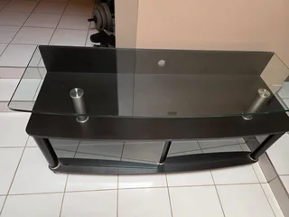 Glass too TV unitDown to R1500 or nearest cash offer