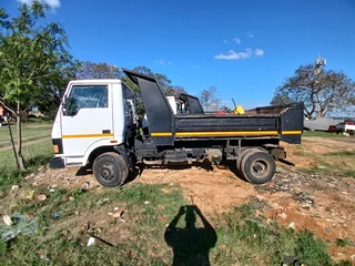 TATA 709 3cube/4ton R130 000.00 Neg