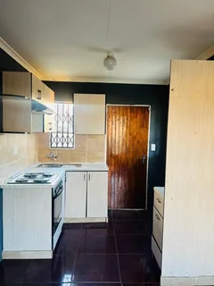 Alone standing corner house available to LET in Fleurhof ext 2