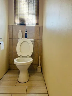 Alone standing corner house available to LET in Fleurhof ext 2