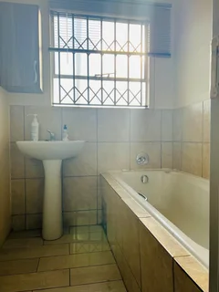 Alone standing corner house available to LET in Fleurhof ext 2