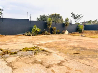 Alone standing corner house available to LET in Fleurhof ext 2