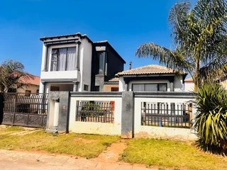 Alone standing double storey family home with 4 bedrooms is available to LET in Fleurhof