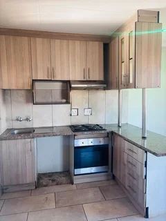 2 bedrooms apartment to LET in Fleurhof Valley complex ext 5