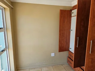 2 Bedroom Apartment to Rent in Central Jeffrey&#39;s Bay