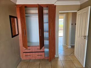 2 Bedroom Apartment to Rent in Central Jeffrey&#39;s Bay